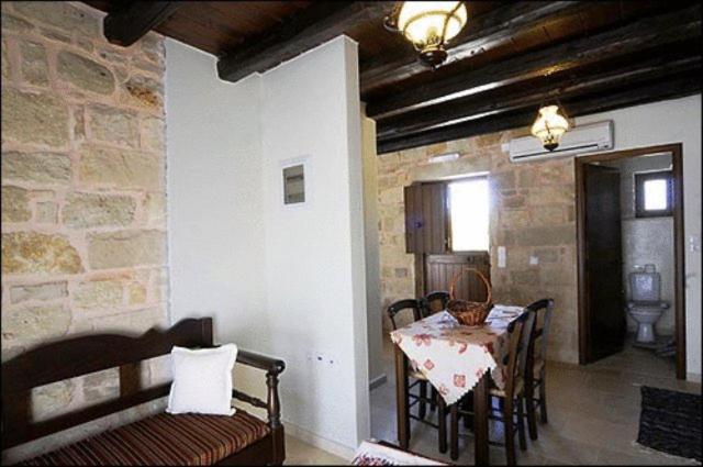 باليكاسترون Esperides Stone Houses المظهر الخارجي الصورة