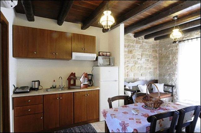 باليكاسترون Esperides Stone Houses المظهر الخارجي الصورة